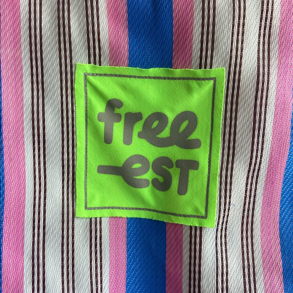 free-est by Free People Poly Mesh Lawn Chair Tote! 14” X 14” X 9” Side - Picture 2 of 5